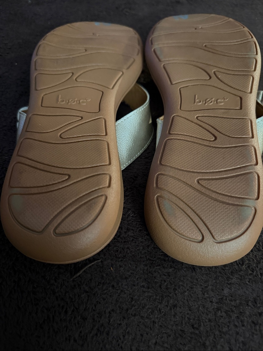 Like new BOC (boc) gold floral faux leather sandals (8M) - Picture 7 of 8